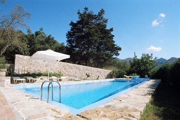 Grecia Chata Nea Kydonia, Exteriorul